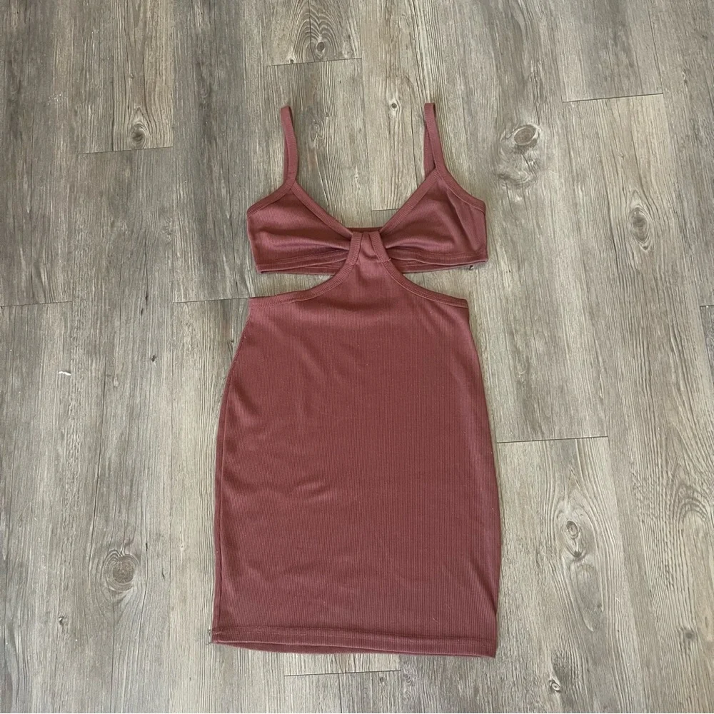 Amazon Dress - Picture 1 of 2